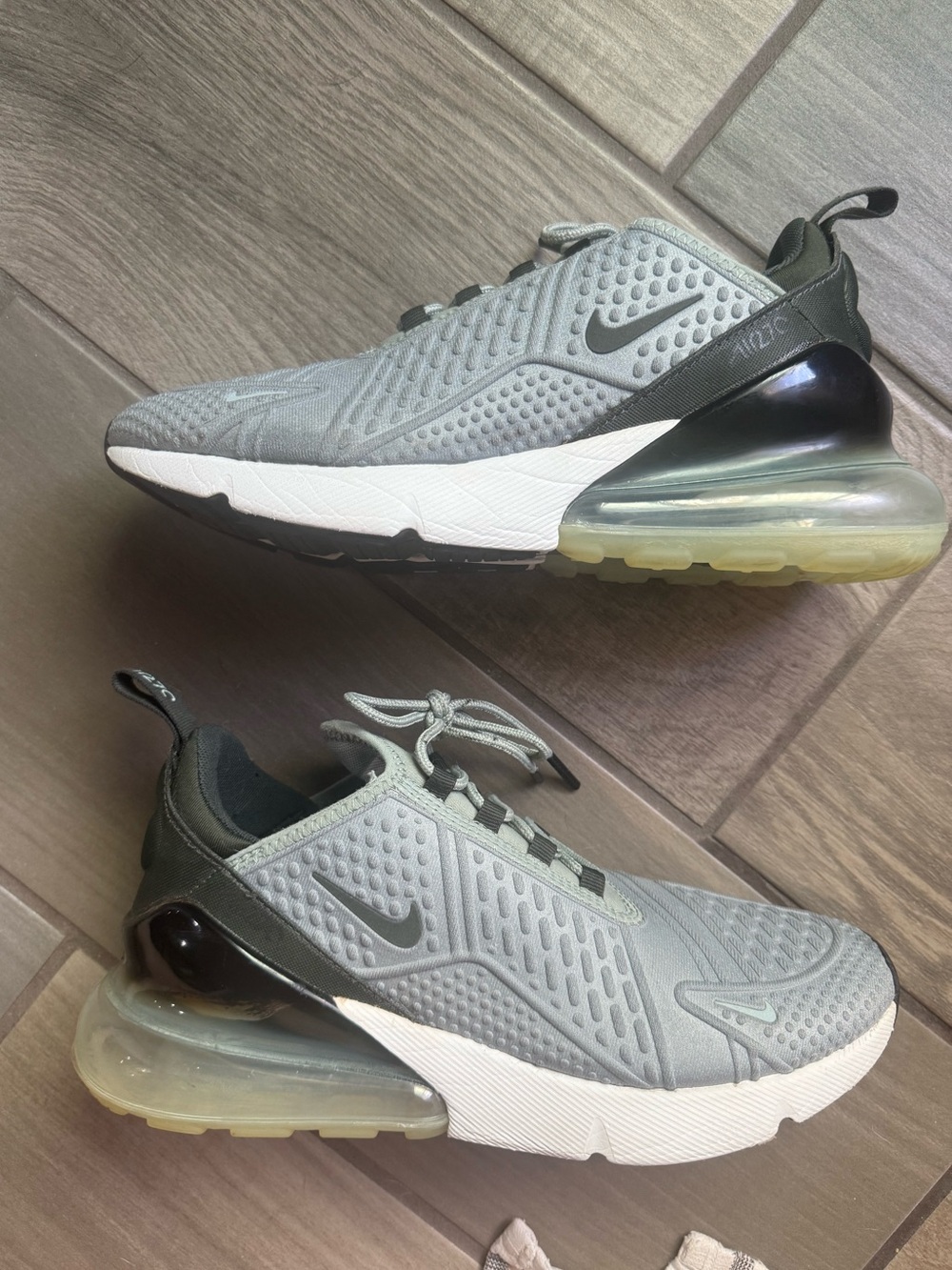 Nike Air Max 270 - Picture 3 of 11